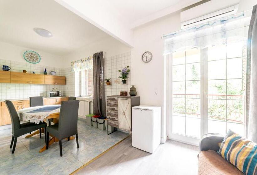 شقة 5 غرف نوم, Le Rose