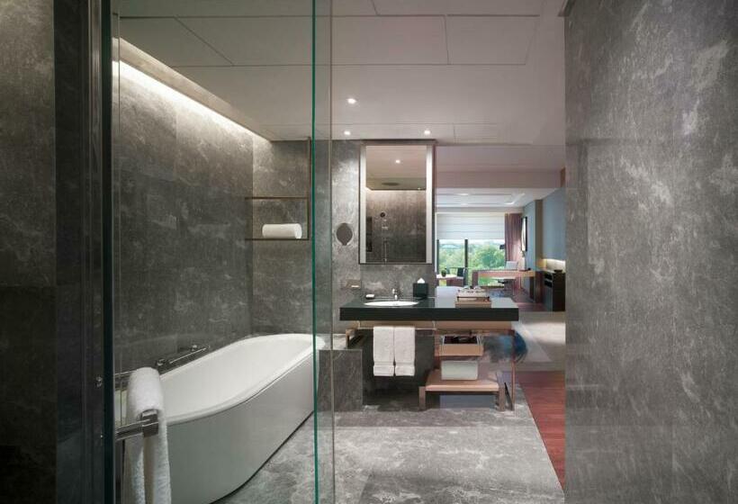 디럭스 룸 킹사이즈 침대, New World Beijing