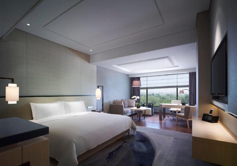 스탠다드 룸 킹사이즈 침대, New World Beijing