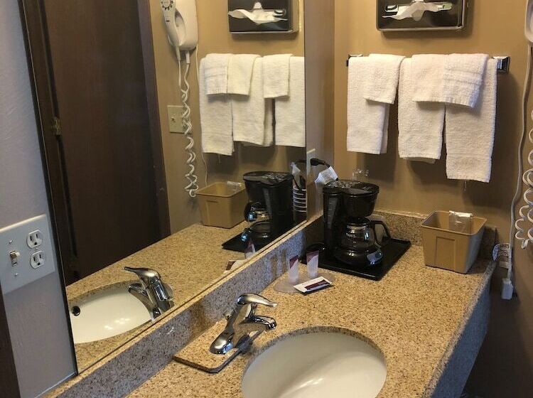 سوییت, Riverton Inn & Suites