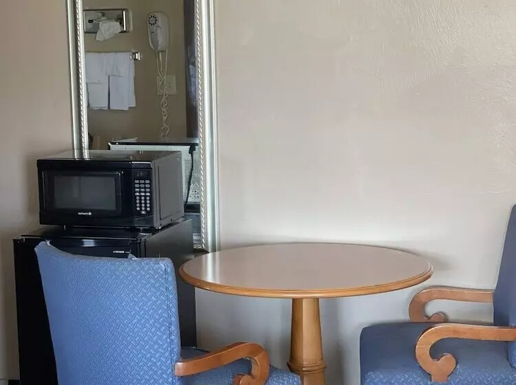 سوییت, Riverton Inn & Suites