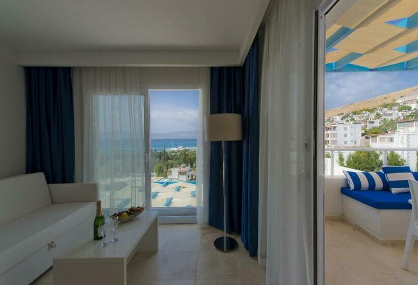 غرفة كلوب مطلة على البحر, Bellazure