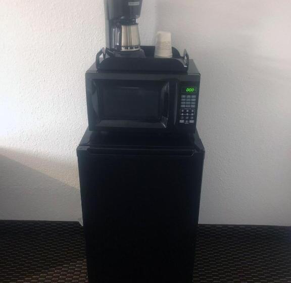 غرفة قياسية سرير كينج, Westward Inn