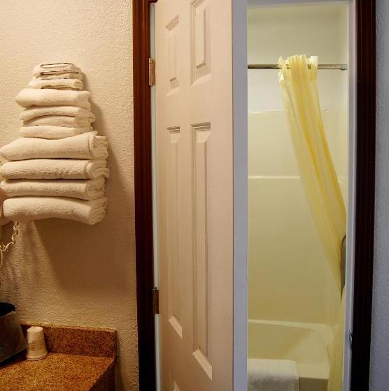 غرفة قياسية سرير كينج, Westward Inn