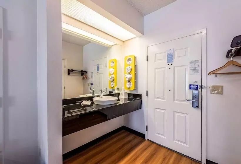 Deluxe-huone Soveltuu Liikuntarajoitteisille, Motel 6 Shreveport, La