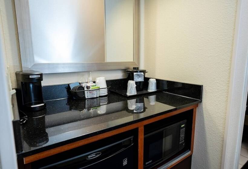 标准工作室, Fairfield Inn & Suites By Marriott Kearney