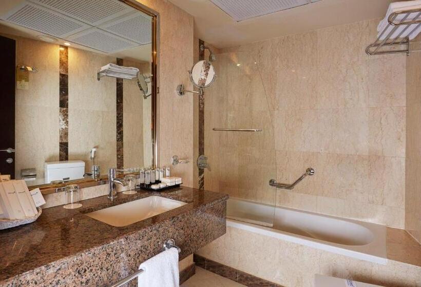 标准三人间, Frontel Al Harithia