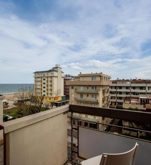 غرفة قياسية مزوَّدة بشُرفة, Grazia Riccione