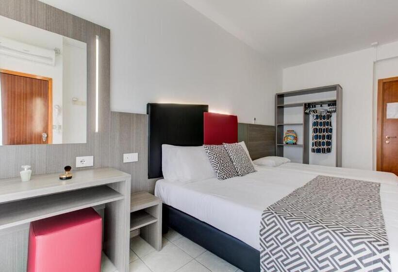 غرفة قياسية ثلاثية مزودة بشرفة, Grazia Riccione