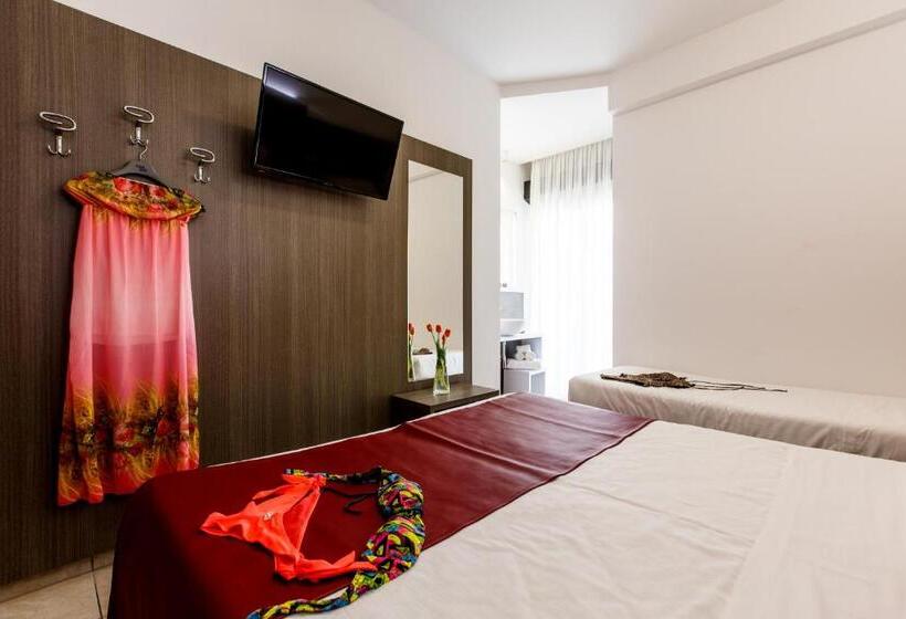 غرفة قياسية ثلاثية مزودة بشرفة, Grazia Riccione