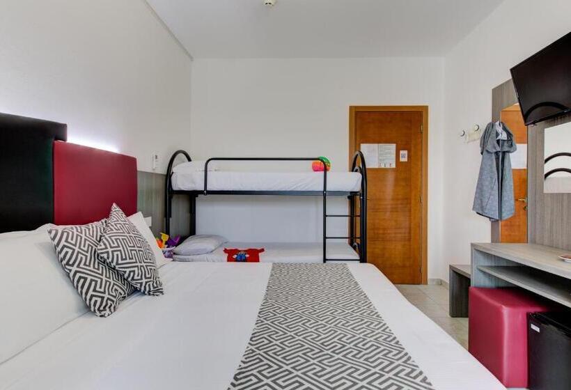 غرفة قياسية رباعية مزودة بشُرفة, Grazia Riccione