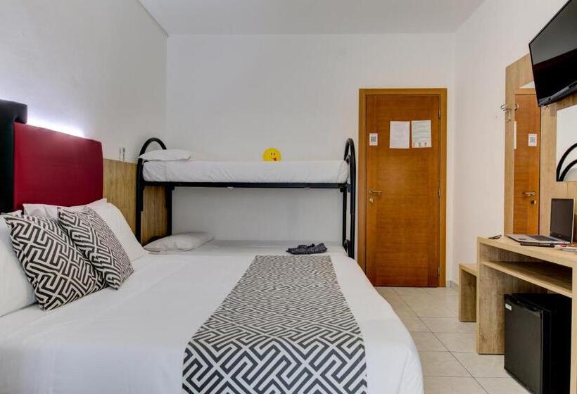 غرفة قياسية رباعية مزودة بشُرفة, Grazia Riccione