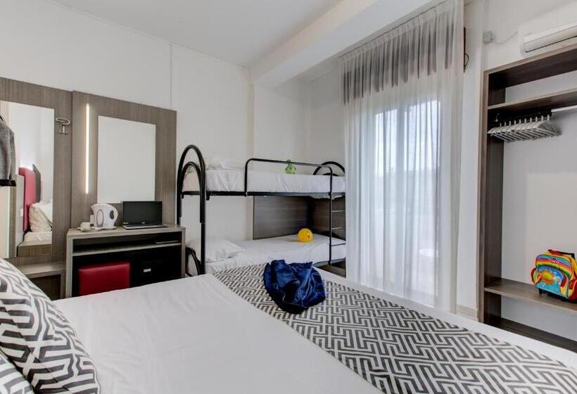 Четырехместный Номер Стандарт с Балконом, Grazia Riccione