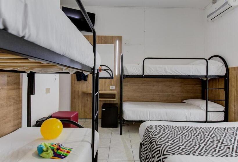 غرفة عائلية, Grazia Riccione