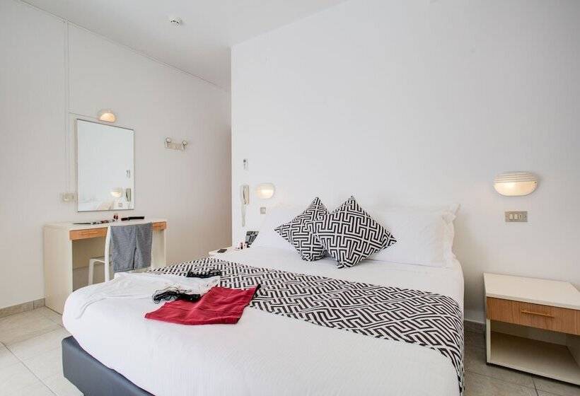 غرفة قياسية, Grazia Riccione