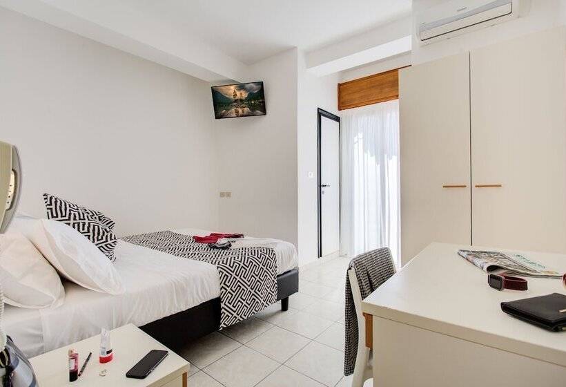 غرفة قياسية, Grazia Riccione