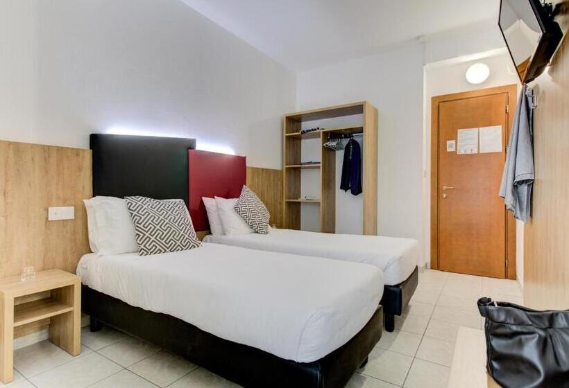 غرفة قياسية مزوَّدة بشُرفة, Grazia Riccione