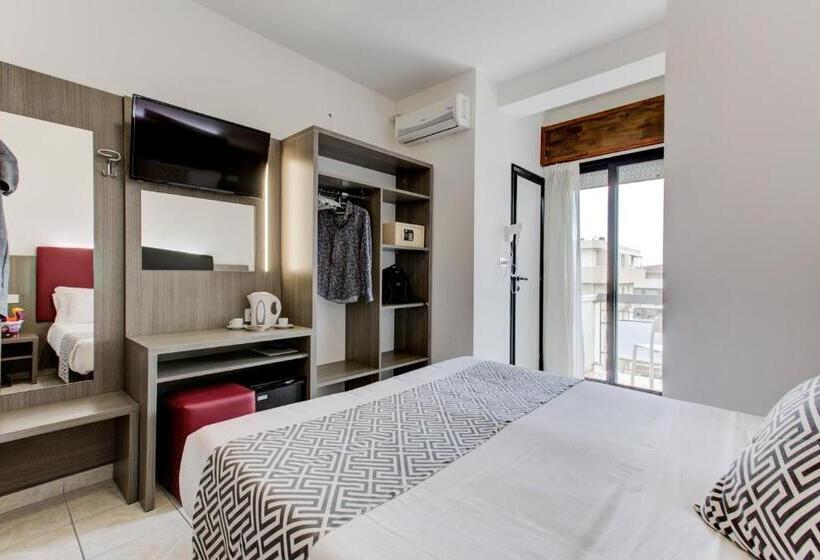 غرفة قياسية مزوَّدة بشُرفة, Grazia Riccione