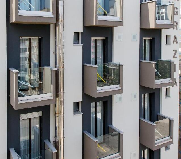 غرفة قياسية مزوَّدة بشُرفة, Grazia Riccione