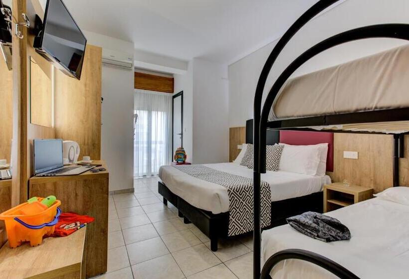 Четырехместный Номер Стандарт с Балконом, Grazia Riccione