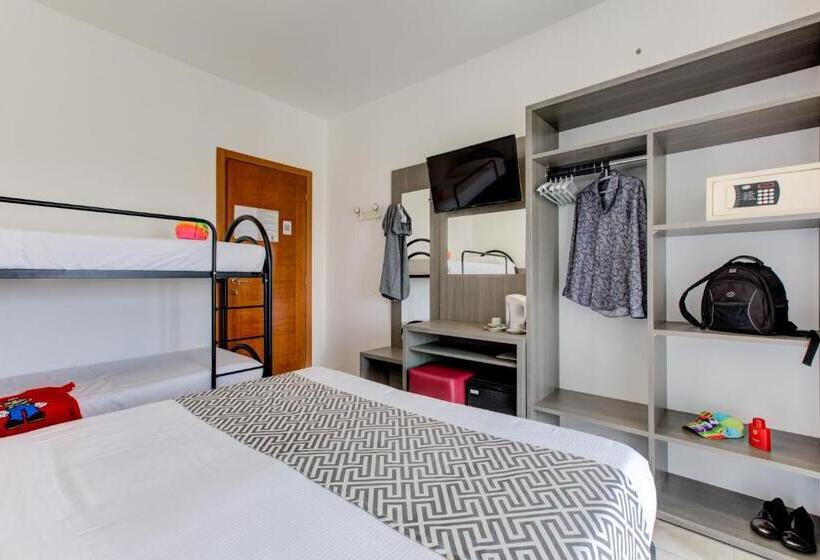 غرفة قياسية رباعية مزودة بشُرفة, Grazia Riccione