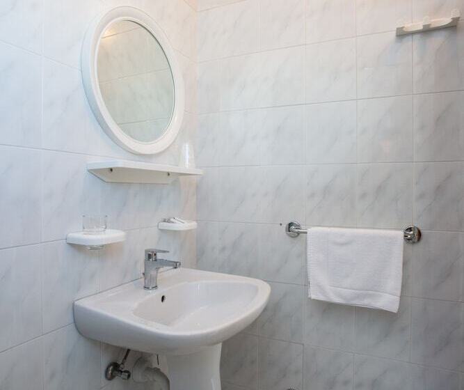 غرفة قياسية, Grazia Riccione