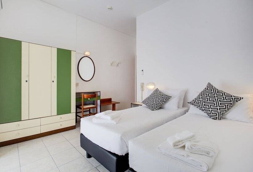 غرفة قياسية, Grazia Riccione