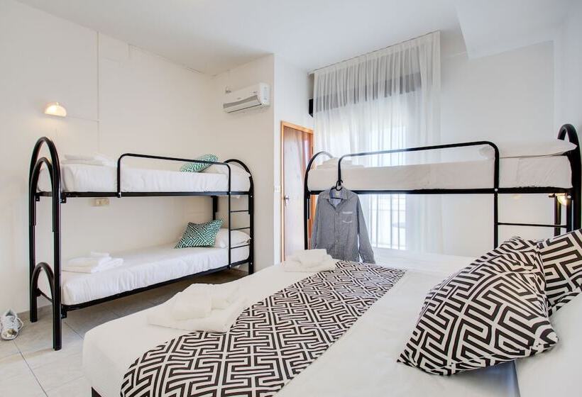 غرفة عائلية, Grazia Riccione