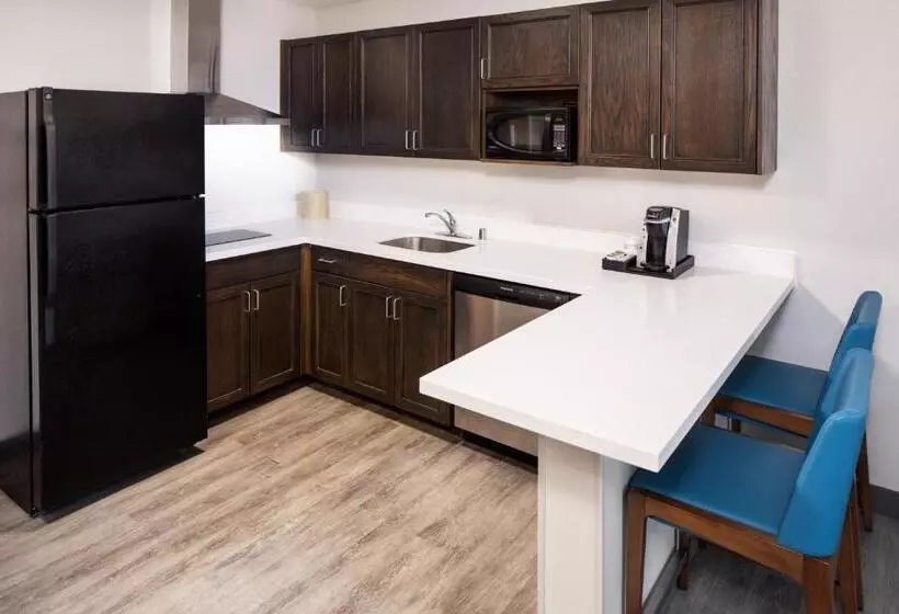 キングサイズベッドのデラックススイート, Holiday Inn Express And Suites Los Alamos Entrada Park, An Ihg