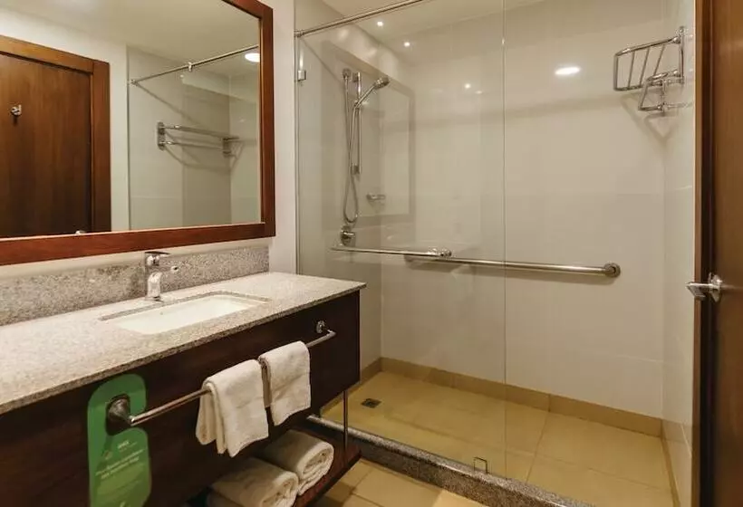 ２ダブルベッドのスタンダードルーム, Holiday Inn Guayaquil Airport, An Ihg