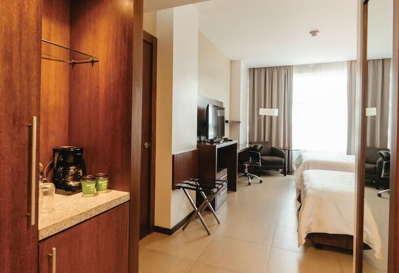 غرفه قياسيه سريرين مزدوجين, Holiday Inn Guayaquil Airport, An Ihg
