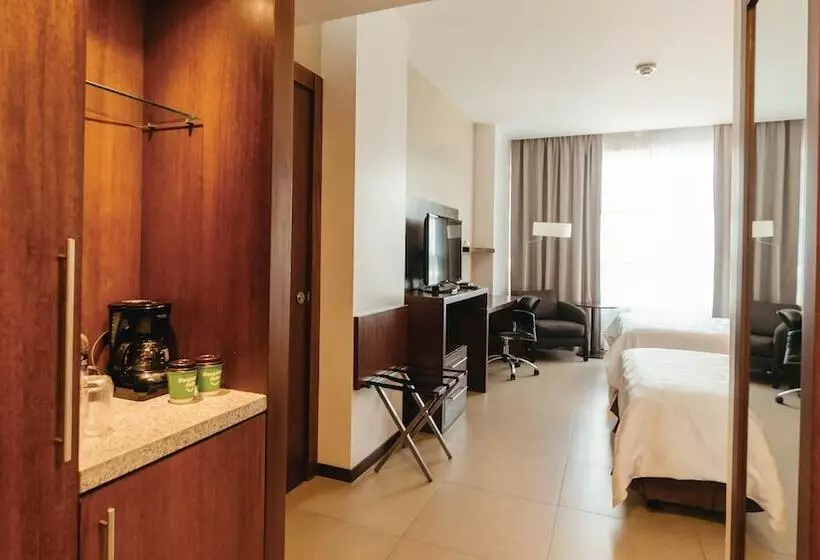 ２ダブルベッドのスタンダードルーム, Holiday Inn Guayaquil Airport, An Ihg
