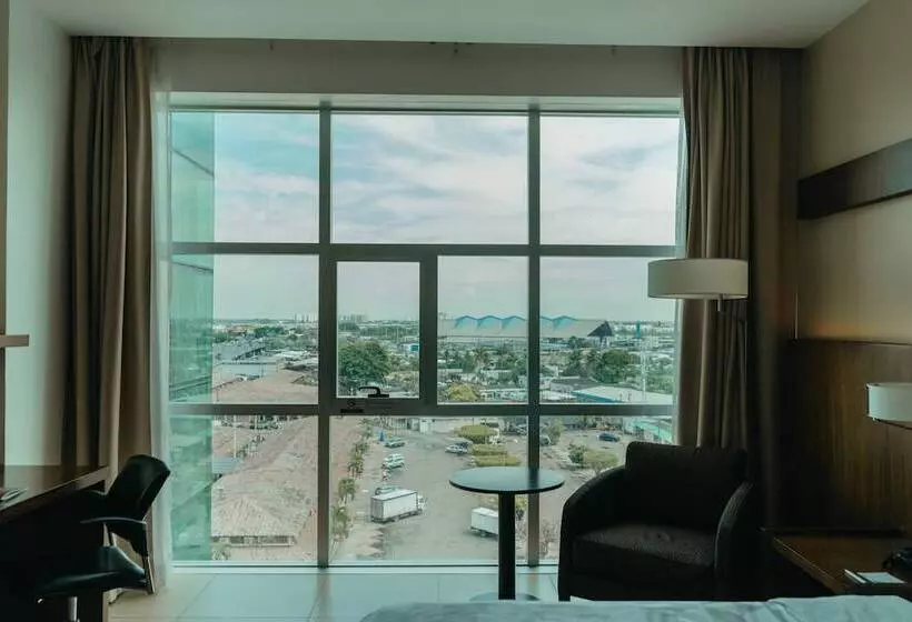 ２ダブルベッドのスタンダードルーム, Holiday Inn Guayaquil Airport, An Ihg