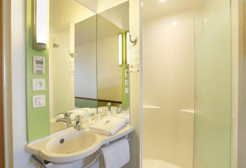 חדר סטנדרט לשלושה, Ibis Budget Cosnesurloire