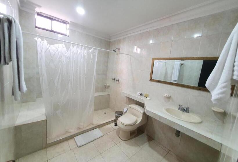 اتاق لوکس, Puerta De Oro