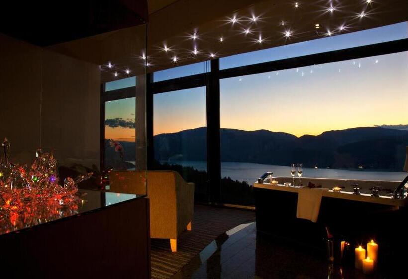 Superior room with lake view, Sparkling Hill Resort And Spa Adultsonly Resort