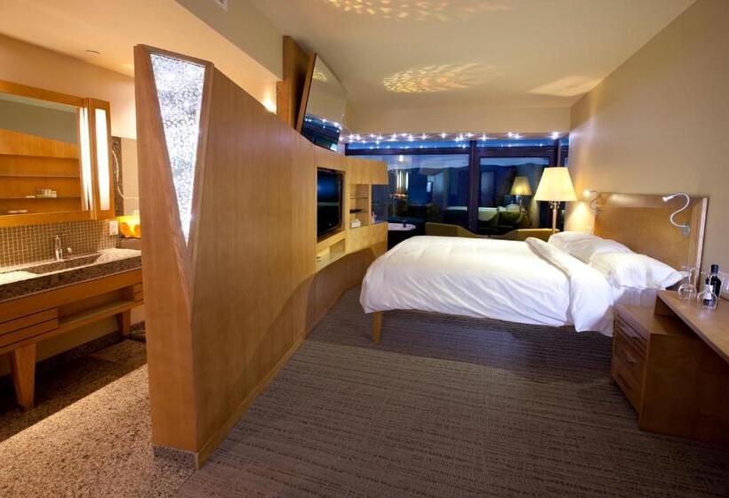 Superior room with lake view, Sparkling Hill Resort And Spa Adultsonly Resort