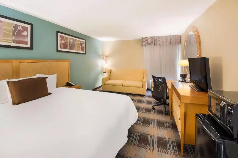 身障者適用スタンダードルーム, Super 8 By Wyndham Beaumont I 10 College St