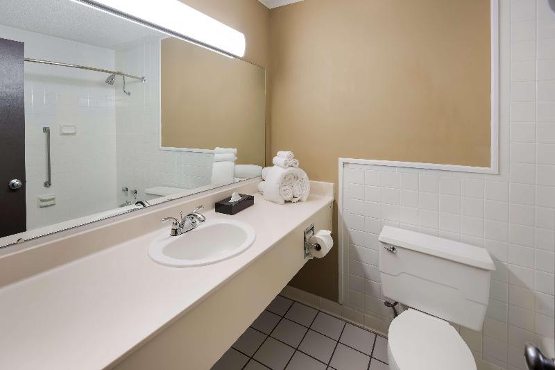 身障者適用スタンダードルーム, Super 8 By Wyndham Beaumont I 10 College St
