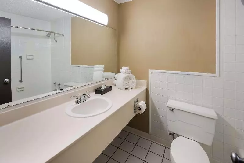 身障者適用スタンダードルーム, Super 8 By Wyndham Beaumont I 10 College St