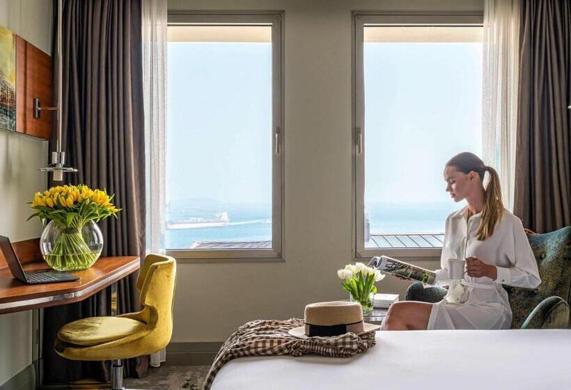 اتاق خانوادگی تودرتو, The Artisan Istanbul Mgallery