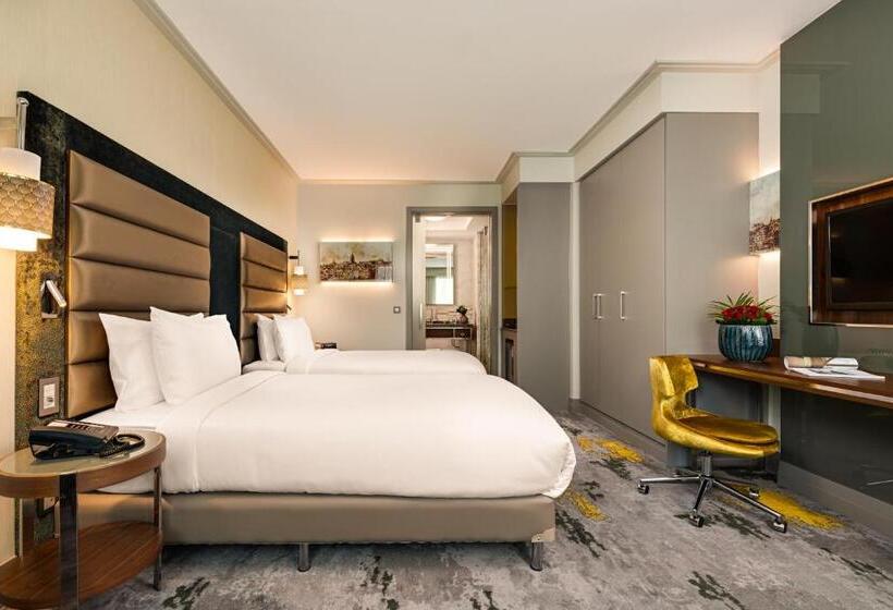 اتاق خانوادگی تودرتو, The Artisan Istanbul Mgallery