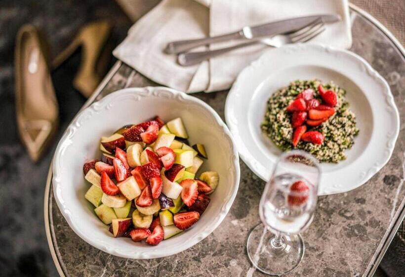 سوئیت جونیور با تراس, The Artisan Istanbul Mgallery