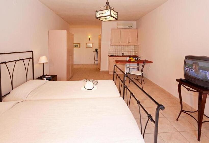 高级工作室, Lambrinos Suites