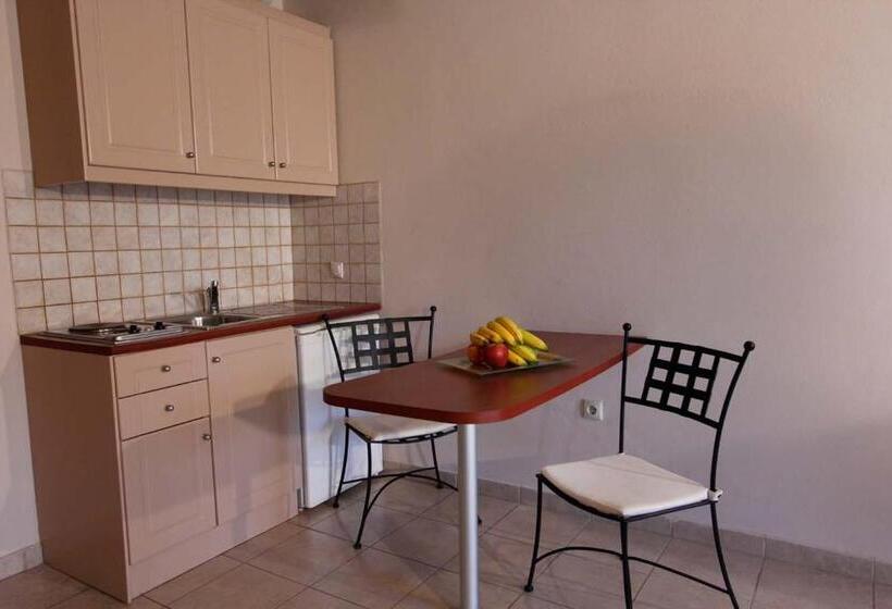 수피리어 스튜디오, Lambrinos Suites