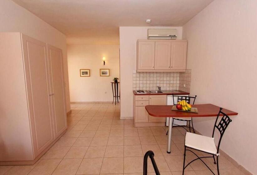 经济型工作室, Lambrinos Suites