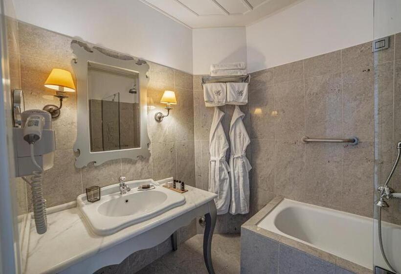 غرفة دور أخير, Micra Anglia Boutique Hotel & Spa