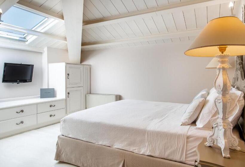 غرفة دور أخير, Micra Anglia Boutique Hotel & Spa