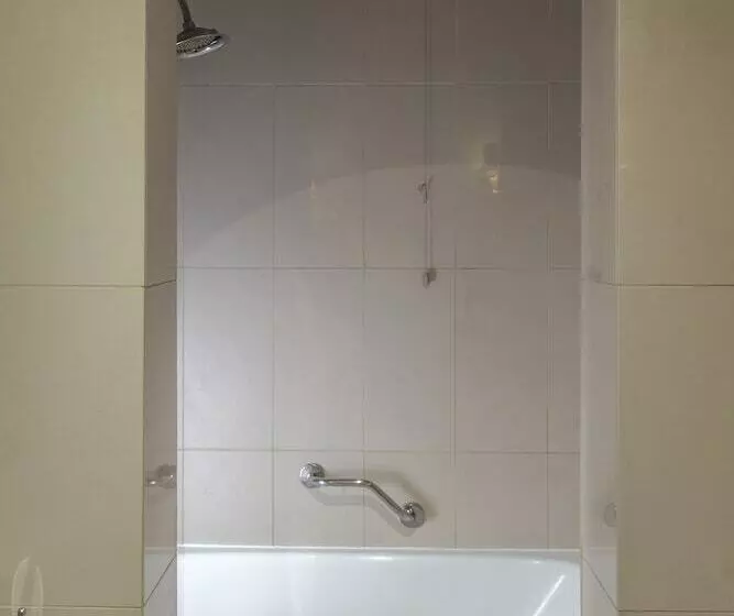 سوییت, Micra Anglia Boutique Hotel & Spa