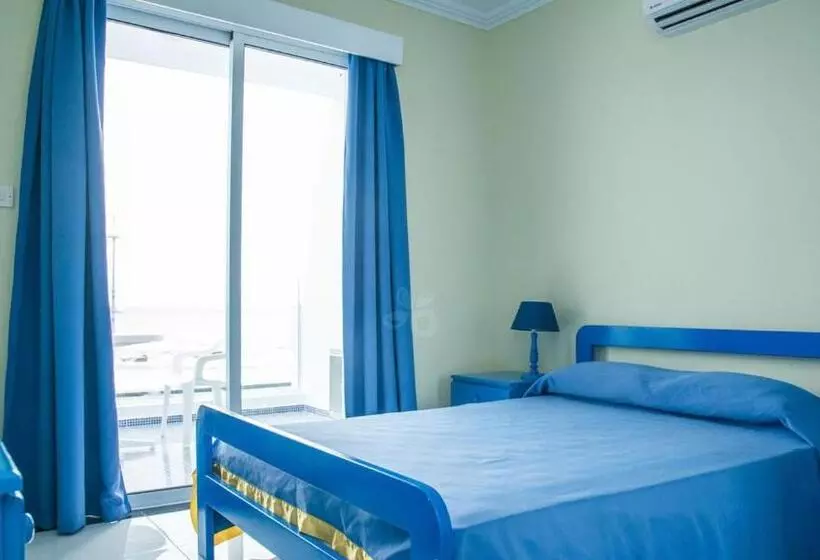استودیو لوکس با چشم‌انداز دریا, Paphinia Seaview Apartments